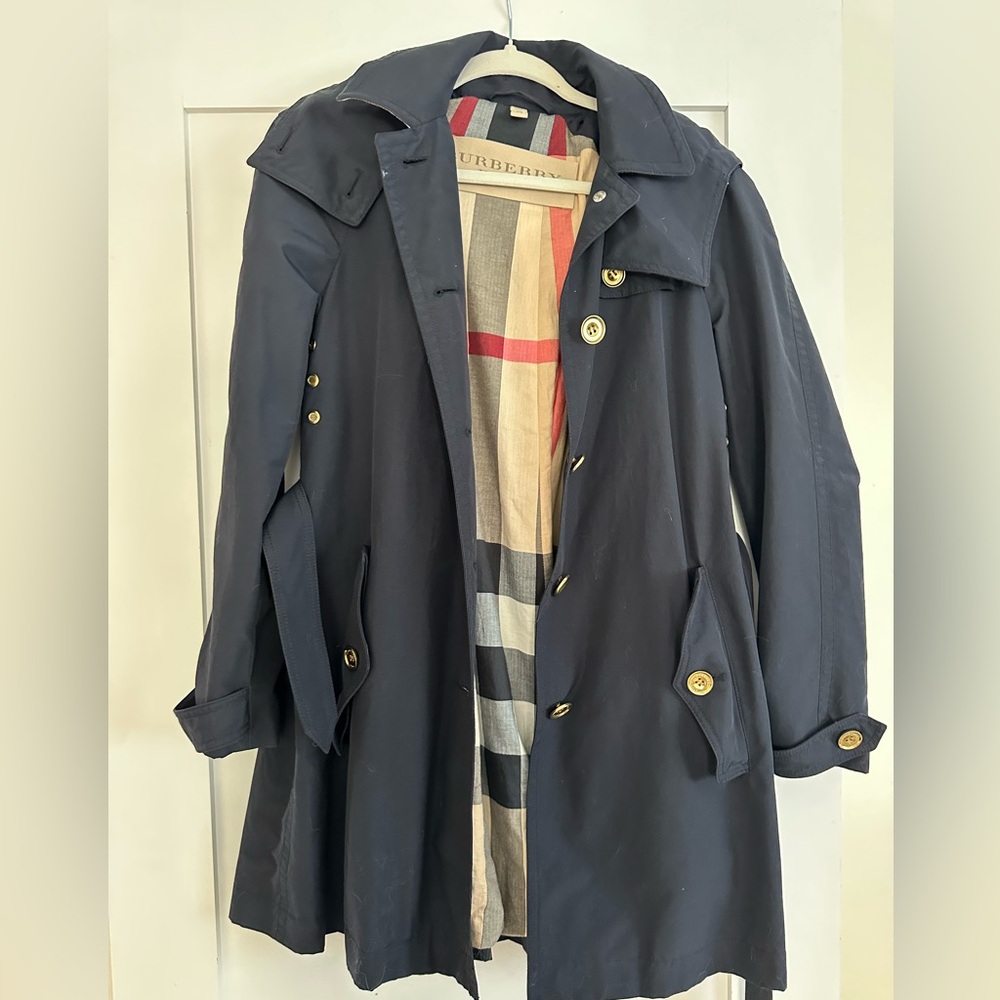 Authentic Burberry Chelsea Trench Coat Navy - size 4